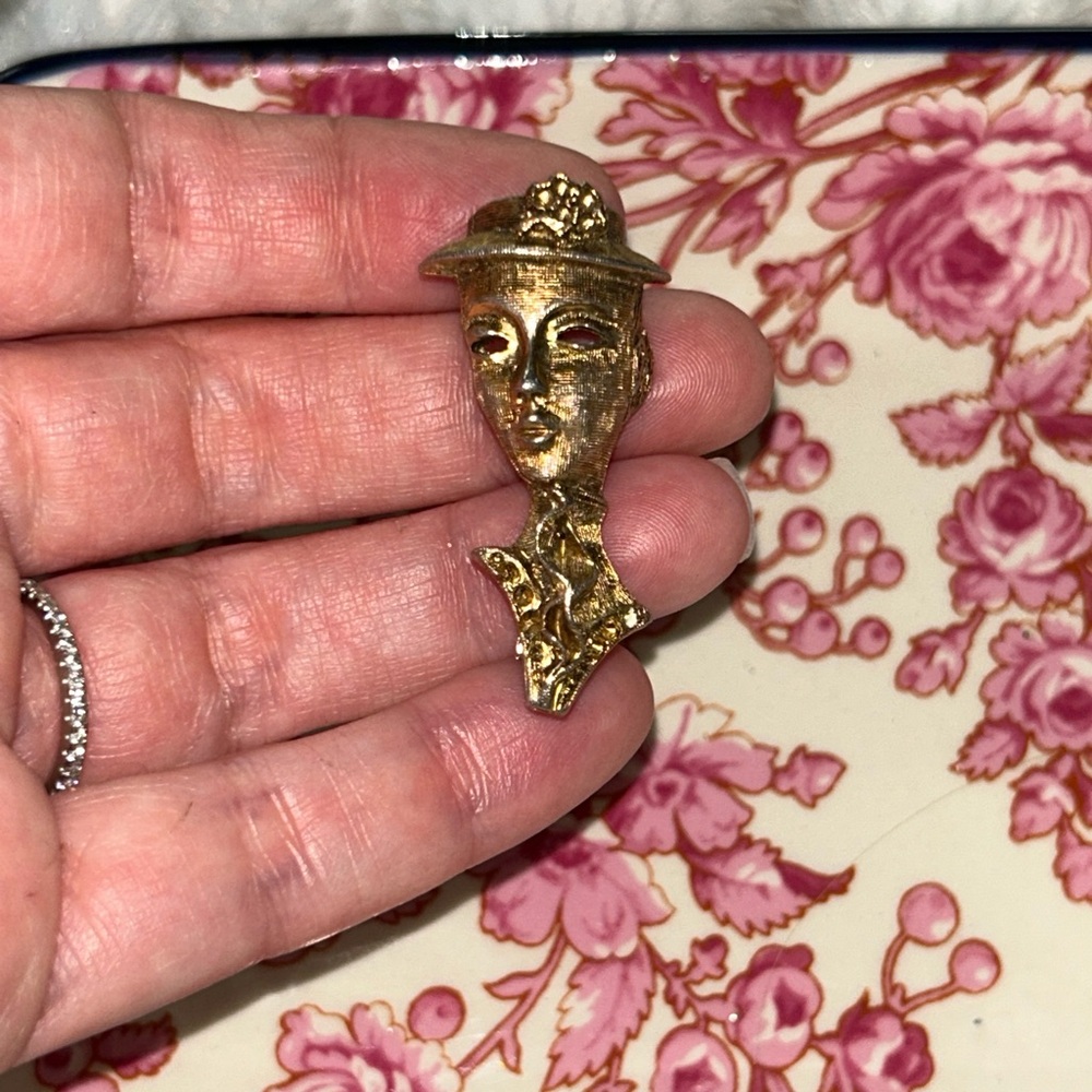 Vintage Gold-Toned Artistic Brooch